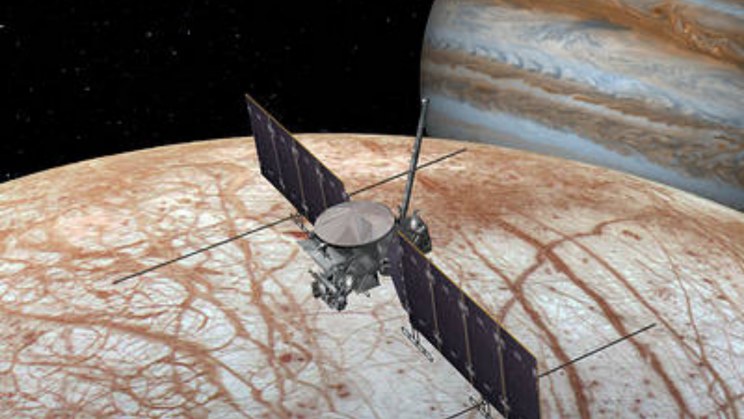 Artistic impression of the Europa Clipper spacecraft.  Jupiter in the background.  /Press materials