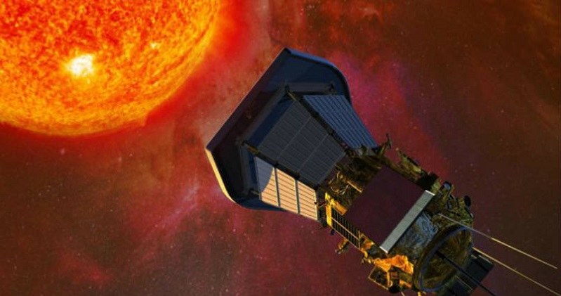 Wizja artystyczna sondy Parker Solar Probe badającej Słońce /materiały prasowe