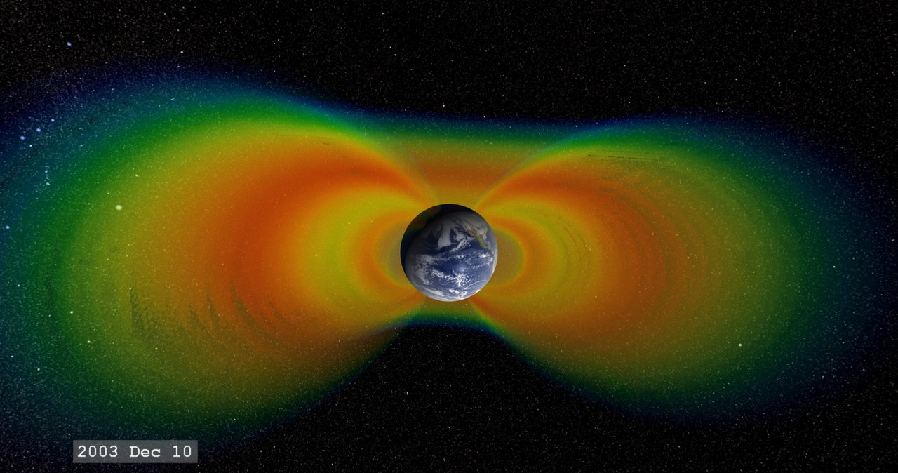 Wizualizacja pasów van Allena, czyli cząstek kosmicznego promieniowania schwytanych w pole magnetyczne Ziemi. Dane z Solar Anomalous and Magnetospheric Particle Explorer (SAMPEX) z 2010 roku. /NASA Goddard / Tom Bridgman /materiały prasowe