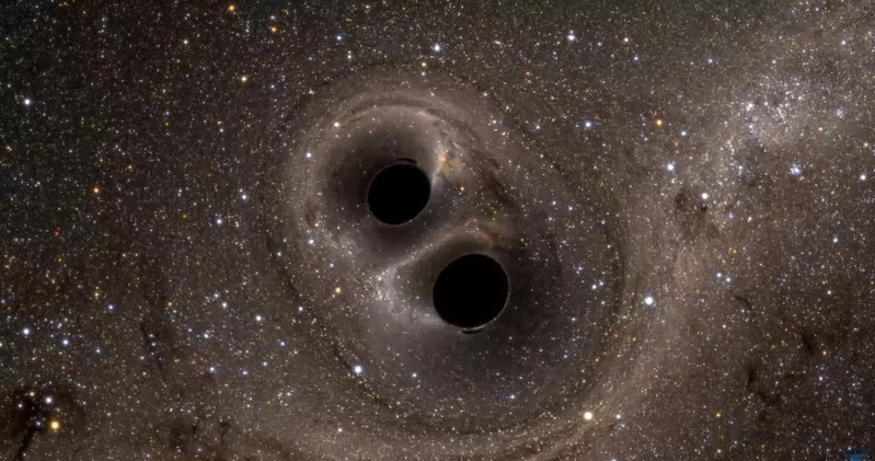 Wizualizacja zdarzenia GW150914 - łączenia się dwóch czarnych dziur /materiały prasowe
