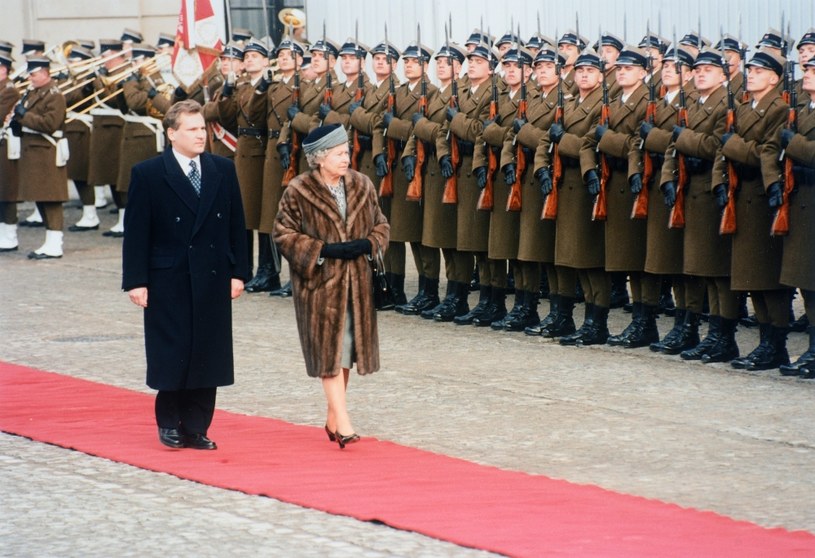 Wizyta królowej obfitowała w oficjalne spotkania i wydarzenia /Aleksander Keplicz /Agencja FORUM