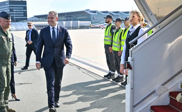 Wizyta Nawrockiego w USA bez przedstawiciela MSZ. "Rząd otrzyma notatkę"