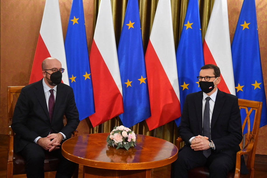 Wizyta Przewodniczącego Rady Europejskiej Charlesa Michela. Premier RP Mateusz Morawiecki (P) i Przewodniczący Rady Europejskiej Charles Michel (L) podczas spotkania w KPRM w Warszawie /Radek Pietruszka /PAP