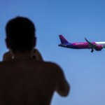 linie lotnicze Wizz Air w ogniu krytyki. Pasażer ma spędzić w Portugalii zaledwie 35 minut