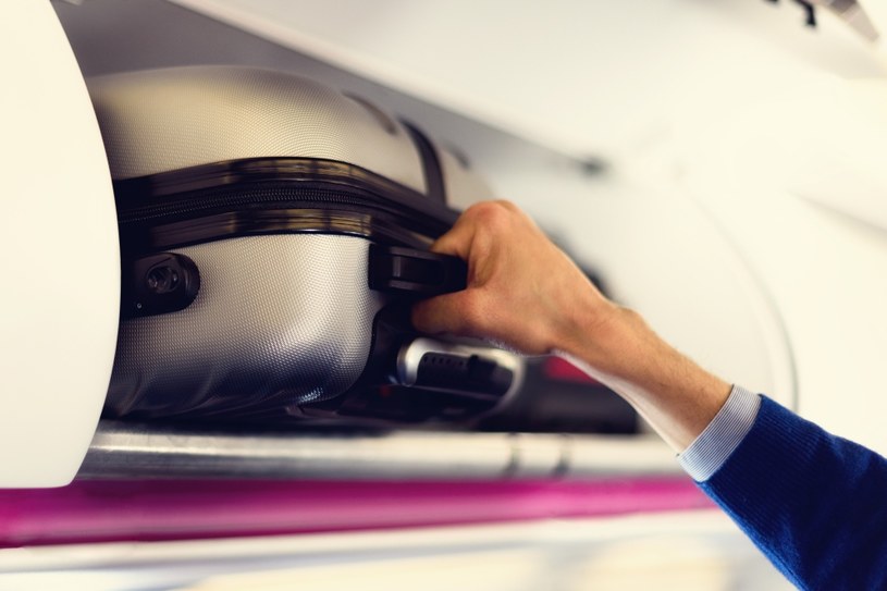 Wizzair podobnie jak Ryanair zmienił zasady dotyczące dozwolonego bagażu podręcznego pasażerów /123RF/PICSEL