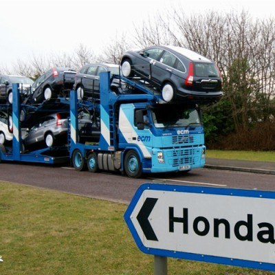 Wjazd do fabryki Hondy w Swindon. /AFP