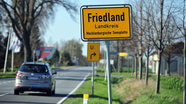 Wjazd do miasta Friedland w Niemczech. Poszukiwana od wczoraj 10-letnia Maja z Wołczkowa została odnaleziona 15 bm. na terenie Niemiec /Marcin Bielecki /PAP