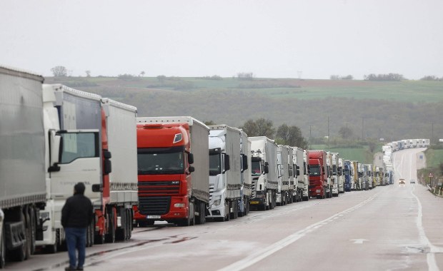 Wjazd do Polski w Hrebennem. Doba oczekiwania kierowców tirów 