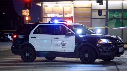 Wjechał autem do salonu sprzedaży. Są ciężko ranni [NAGRANIE]