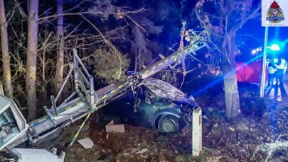 Wjechał autem w słup transformatora. 47-latek zginął na miejscu
