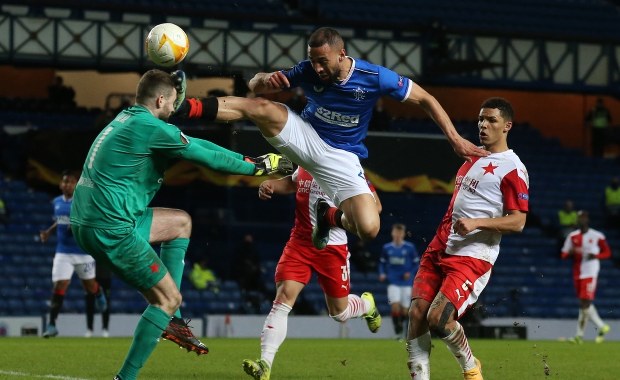 Wjechał bramkarzowi butem w twarz. Bandycki faul piłkarza Rangers