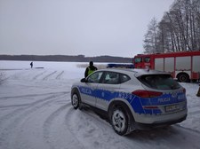 Wjechał Land Roverem na lód. Auto okazało się za ciężkie