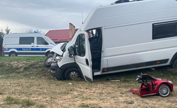 Wjechał na chodnik i potrącił rodzinę. Miał zakaz kierowania pojazdami 