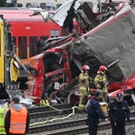 Wjechał prosto pod pociąg. Maszynista oskarżony o katastrofę kolejową w Gdyni