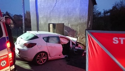 Wjechał samochodem w kaplicę. 30-letni kierowca zginął na miejscu