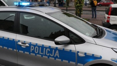 Wjechał w 4-osobową rodzinę i uciekł. Trwa obława policji