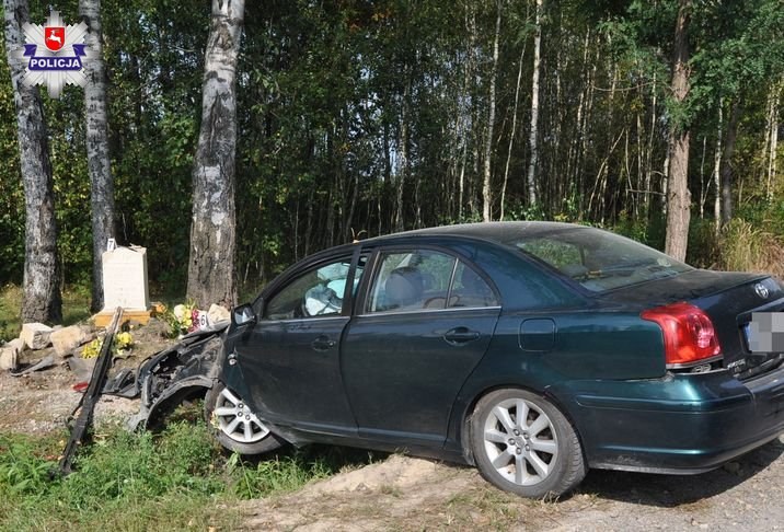 Wjechał w kombajn a potem figurę /Informacja prasowa