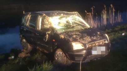 Wjechała do stawu, ponieważ "skończyły się hamulce"