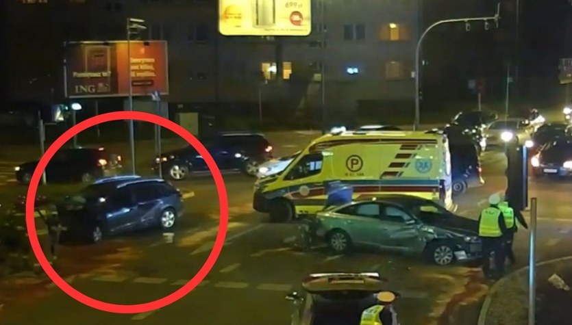 Wjechała na czerwonym świetle w renault. Prawo jazdy stracił "poszkodowany"
