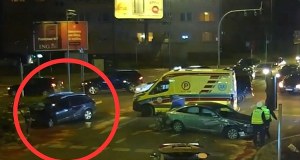 Wjechała na czerwonym świetle w renault. Prawo jazdy stracił "poszkodowany"