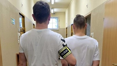 Wjechali autem do supermarketu, a potem poszli na mecz