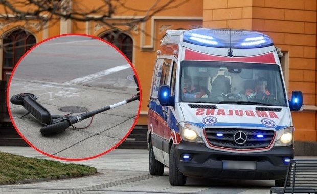 Wjechali na jednej hulajnodze na pasy. Potrąciło ich auto