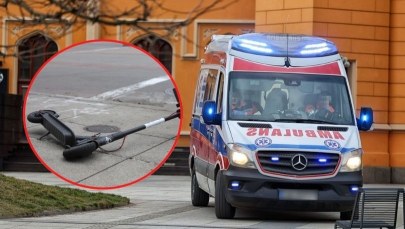 Wjechali na jednej hulajnodze na pasy. Potrąciło ich auto