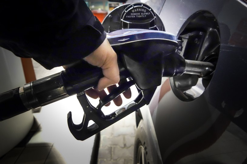 Wkrótce możemy spodziewać się obniżek cen paliw na stacjach /Piotr Kamionka /Reporter