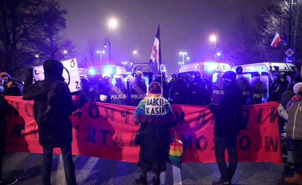 „Wkurza nas to, że nikt nie słucha młodych”. Marsz w obronie klimatu w Warszawie