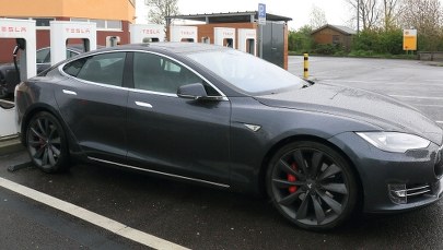 ​Włączył w samochodzie autopilota i zaczął oglądać film. Relaks zakończył się śmiercią