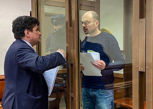 Władimir Kara-Murza w moskiewskim sądzie /MOSCOW CITY COURT PRESS SERVICE HANDOUT  /PAP/EPA