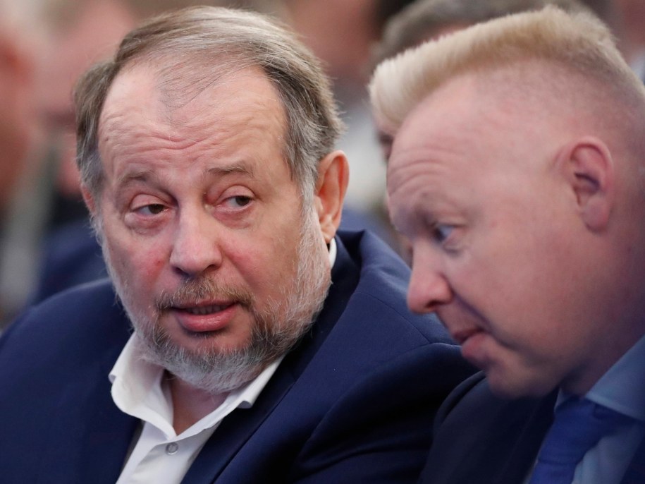 Władimir Lisin na zdjęciu po lewej stronie /MAXIM SHIPENKOV    /PAP/EPA