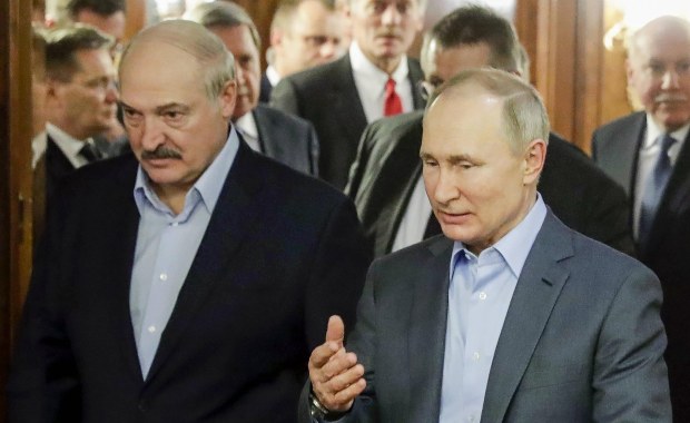 Władimir Putin: "Białorusini powinni sami poradzić sobie z sytuacją w swoim kraju"