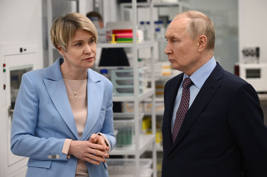 Władimir Putin dzień po upadku, do którego miało dojść, odwiedził moskiewskie laboratorium /VLADIMIR ASTAPKOVICH / KREMLIN POOL / SPUTNIK /PAP/EPA