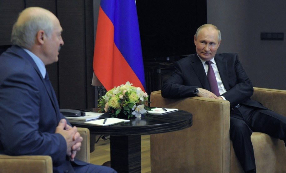 Władimir Putin i Aleksandr Łukaszenka podczas spotkania w Soczi /MIKHAEL KLIMENTYEV/SPUTNIK/KREMLIN POOL /PAP/EPA
