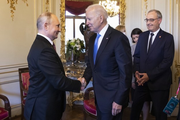 Władimir Putin i Joe Biden podczas szczytu w Genewie /PETER KLAUNZER /PAP/EPA