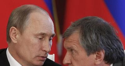 Władimir Putin (L) i Igor Seczin (P, prezes spólłki Rosnieft) /AFP