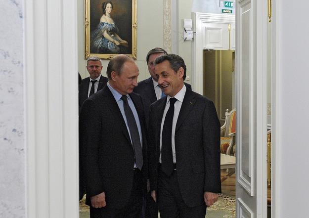 Władimir Putin (L) i Nicolas Sarkozy (P) /EPA