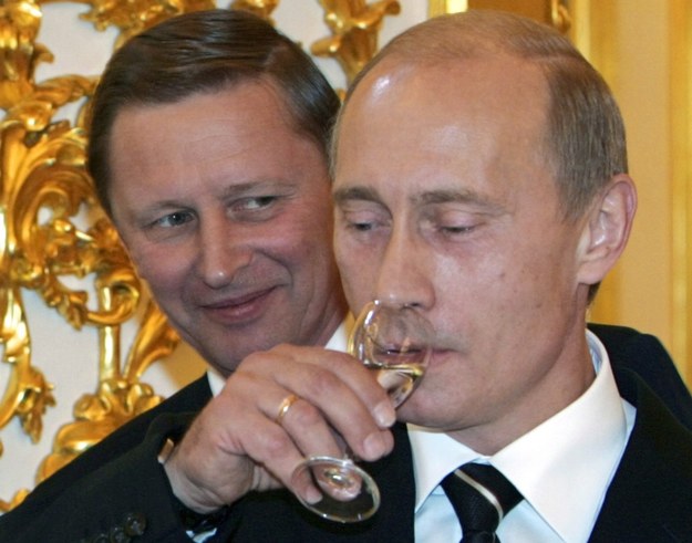 Władimir Putin miał udzielić zgody na produkcję wódki Putinka /EPA/STR /PAP/EPA