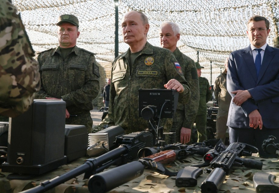 Władimir Putin na poligonie Mulino w rosyjskim obwodzie niżnonowogrodzkim, gdzie zakończyły się manewry wojskowe Zapad-2025 /MIKHAIL METZEL / SPUTNIK / KREMLIN POOL /PAP/EPA