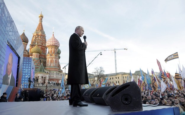 Władimir Putin na scenie /MAXIM SHIPENKOV/POOL /PAP/EPA