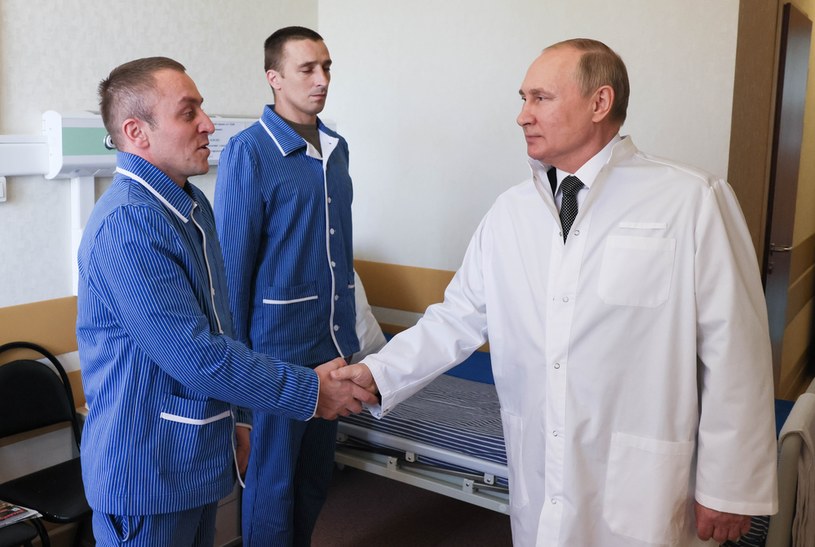Władimir Putin odwiedził żołnierzy w szpitalu /MIKHAIL METZEL  /Agencja FORUM