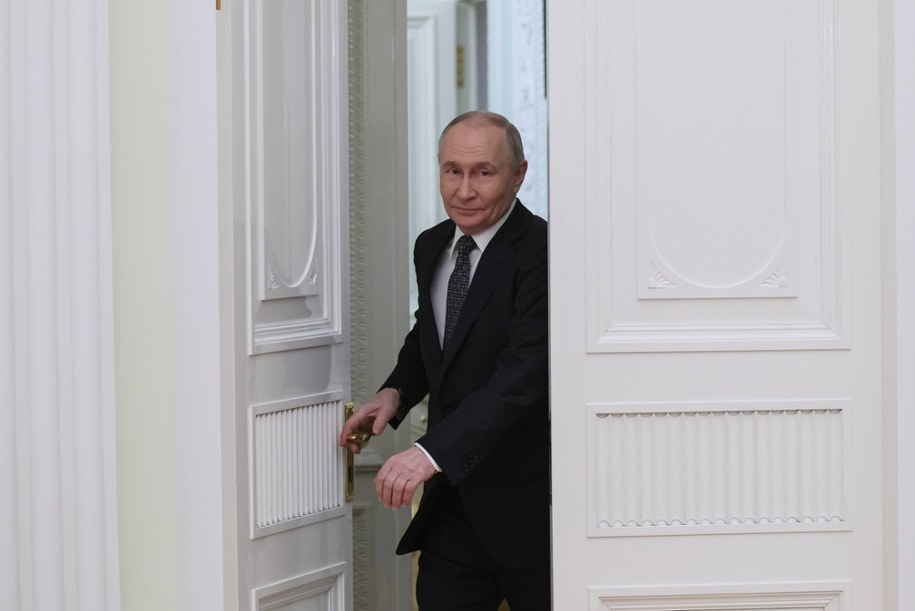 Władimir Putin ograniczył liczbę swoich wystąpień publicznych i w zasadzie nie opuszcza Moskwy /MAXIM SHIPENKOV