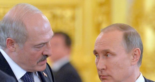 Władimir Putin (P) i Aleksander Łukaszenka, prezydent Białorusi /IAR/PAP