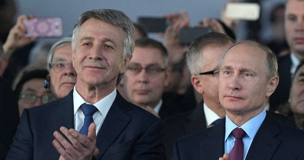 Wladimir Putin (P), prezydent Rosji i Leonid Michelson (L), szef firmy Novatek /AFP