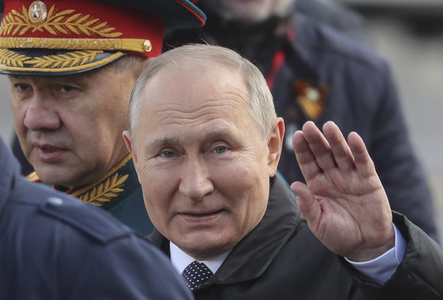 Władimir Putin podczas parady z okazji dnia zwycięstwa /MAXIM SHIPENKOV    /PAP/EPA