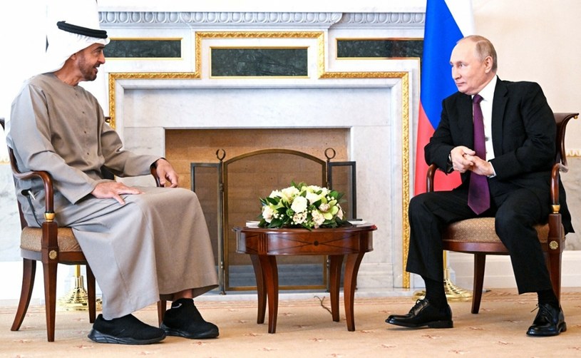 Władimir Putin podczas październikowego spotkania z prezydentem Zjednoczonych Emiratów Arabskich /AA/ABACA/Abaca/East News /East News