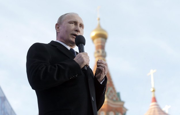 Władimir Putin podczas wiecu-koncertu na Wasiljewskim Spusku /MAXIM SHIPENKOV/POOL /PAP/EPA