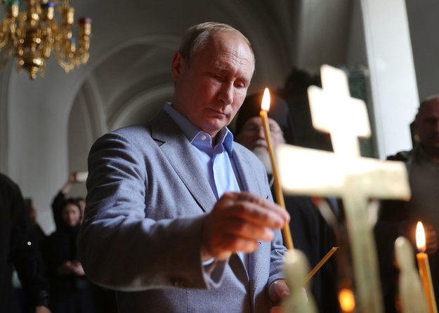 Władimir Putin podczas wizyty w katedrze /MICHAEL KLIMENTYEV/SPUTNIK/KREMLIN POOL /PAP/EPA