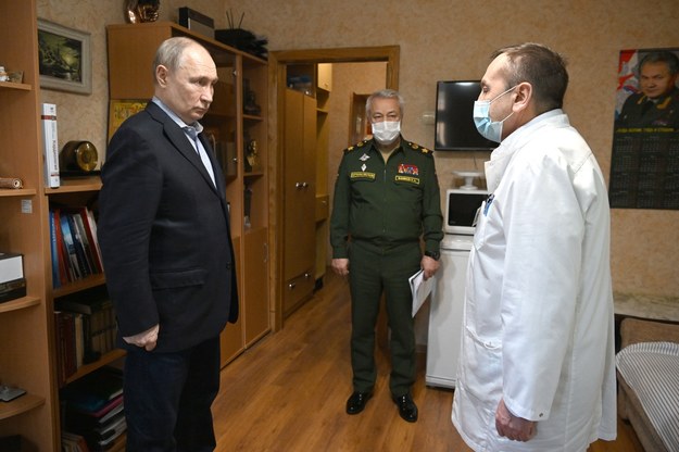 Władimir Putin podczas wizyty w moskiewskim szpitalu /KRISTINA KORMILITSYNA / SPUTNIK / KREMLIN / POOL /PAP/EPA